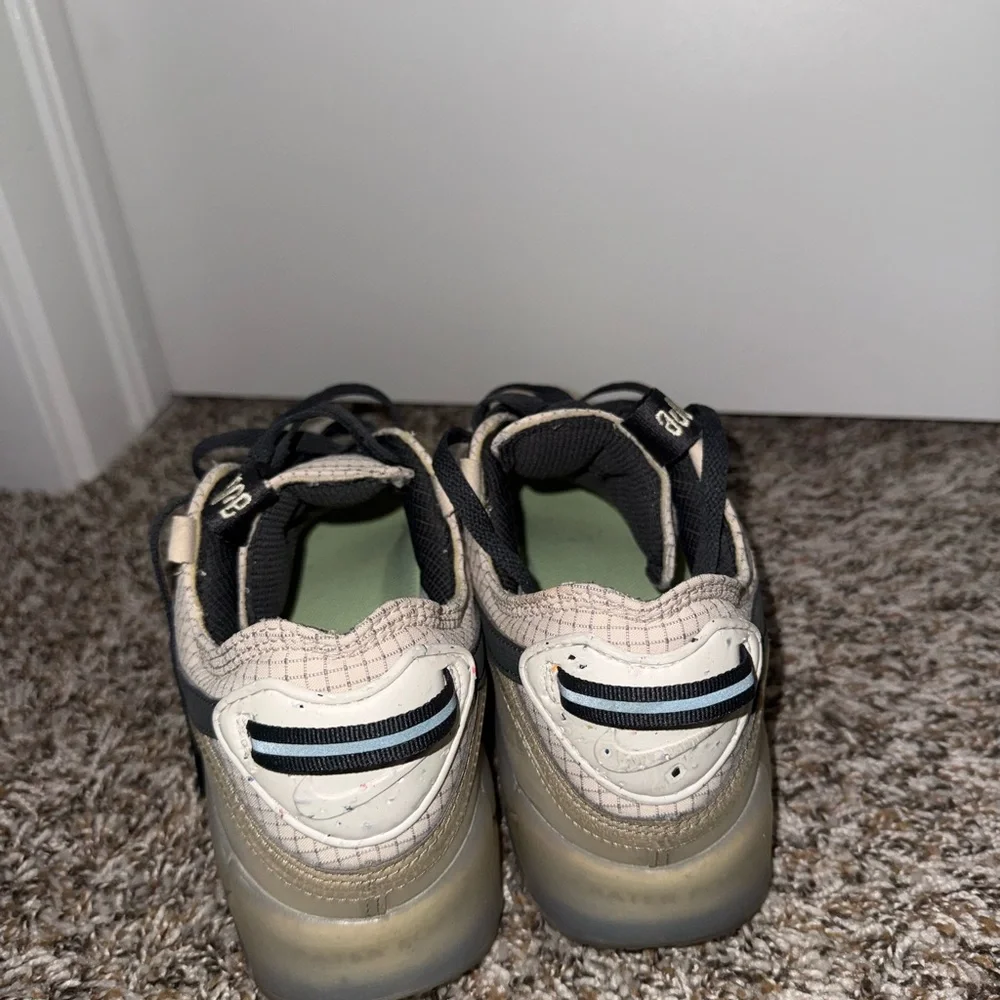 Nike Men's Tan Black Sneakers